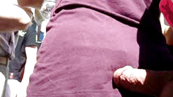 Tittied brunette ត្រូវ​បាន​ fuck ដោយ​ប្រធាន​តណ្ហា​របស់​នាង​នៅ​ក្នុង​ការិយាល័យ​