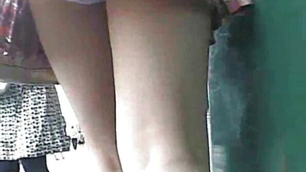 Lady ផ្តល់ titjob ដល់ cavalier របស់នាង ហើយជិះ Dick នៅក្នុងការិយាល័យ